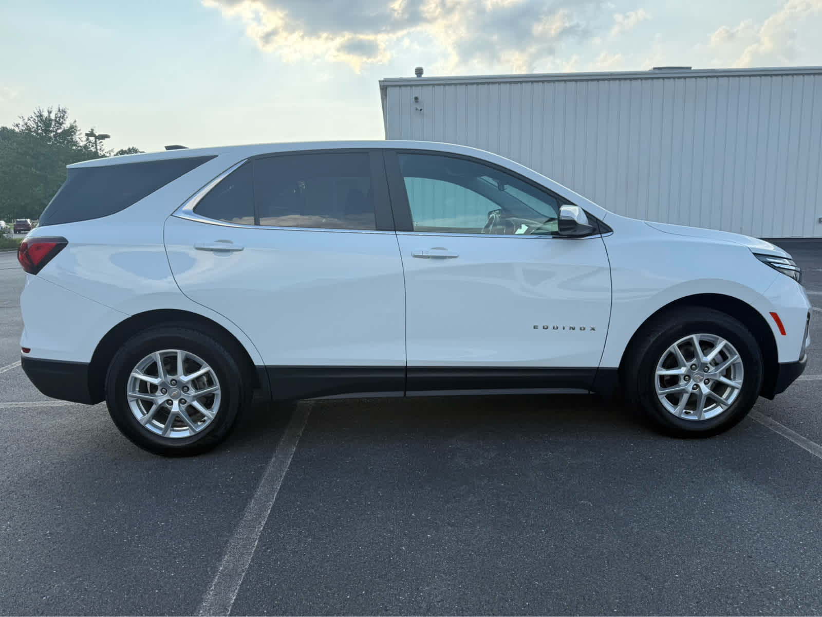 2023 Chevrolet Equinox LT photo 4