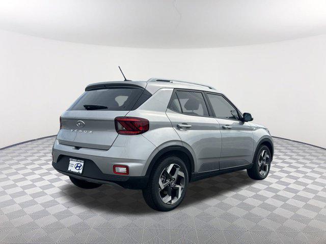 2025 Hyundai Venue SEL photo 4