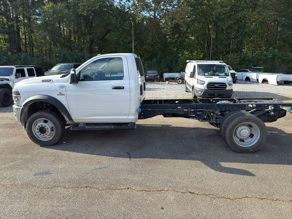 2025 Ram 5500 Tradesman photo 2