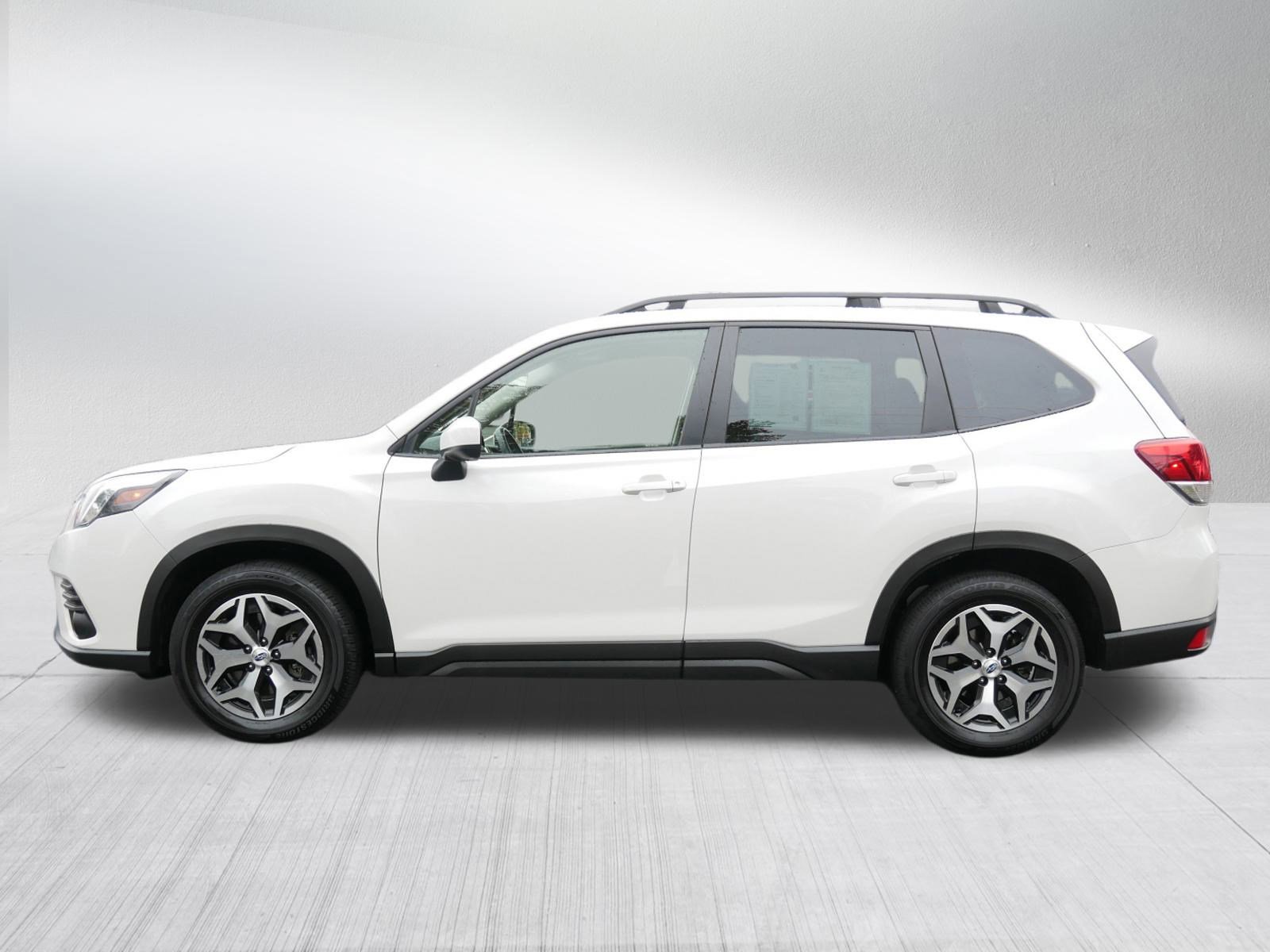 2023 Subaru Forester Premium photo 4