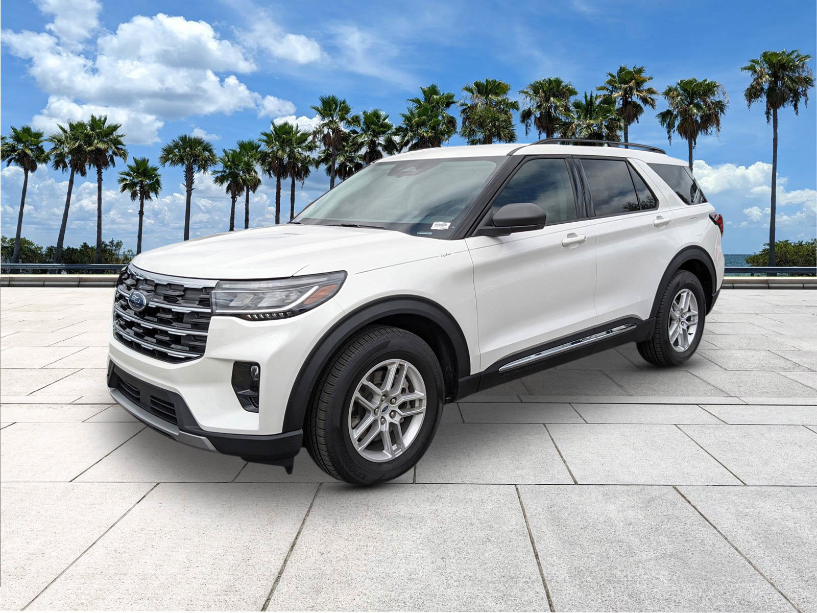 2025 Ford Explorer photo 4