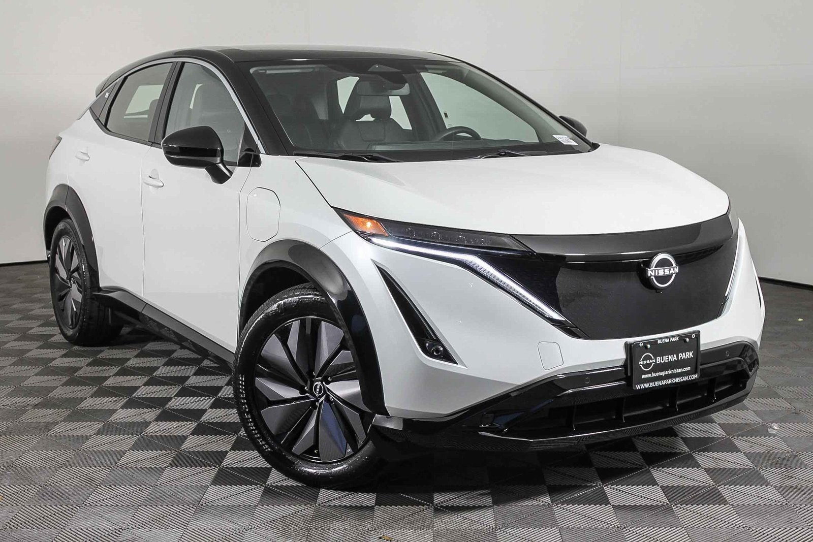 2024 Nissan ARIYA Engage's photo