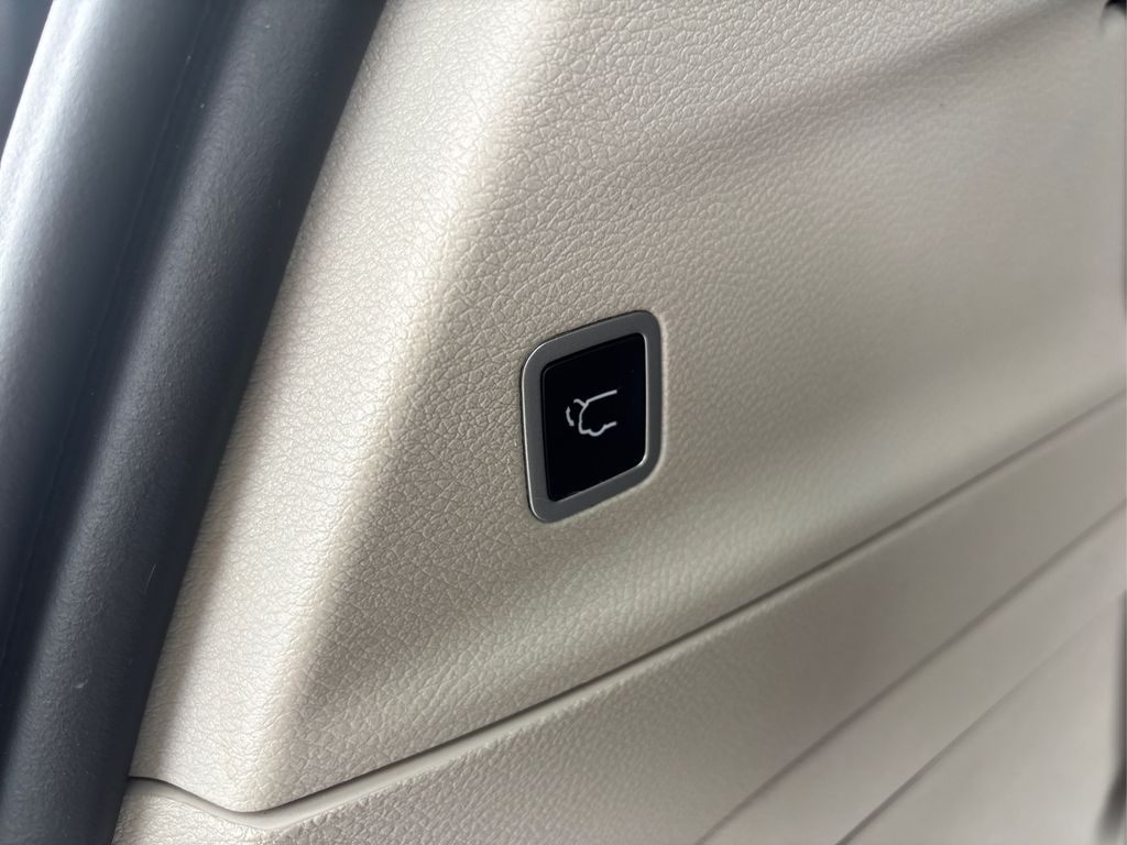 2021 Chrysler Pacifica Hybrid Limited photo 12