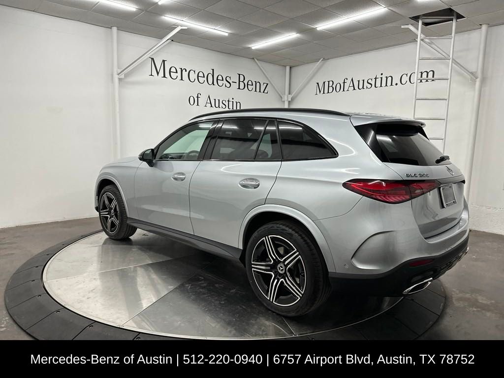 2025 Mercedes Benz GLC 300 4MATIC photo 2
