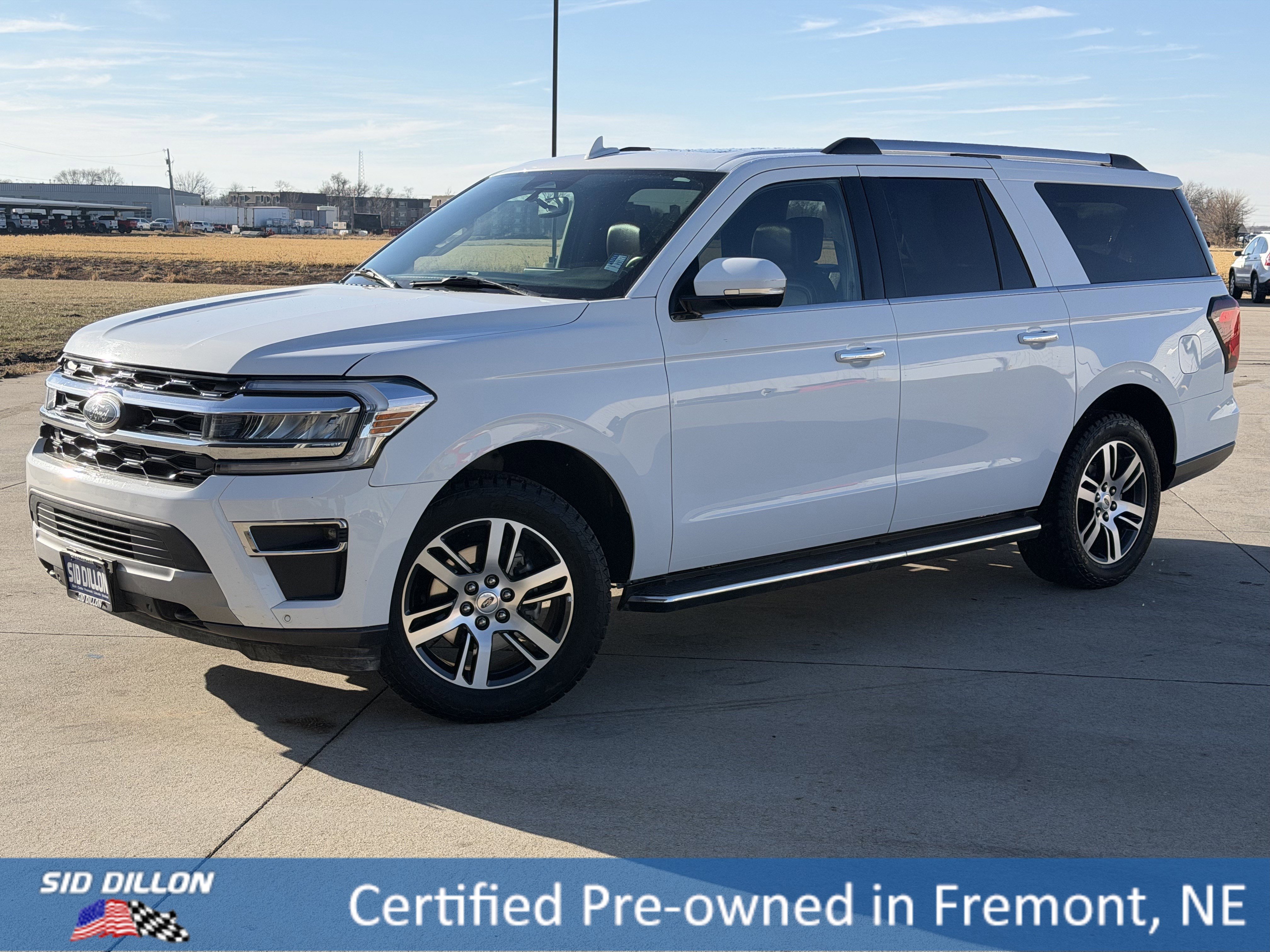 2022 Ford Expedition Limited's photo