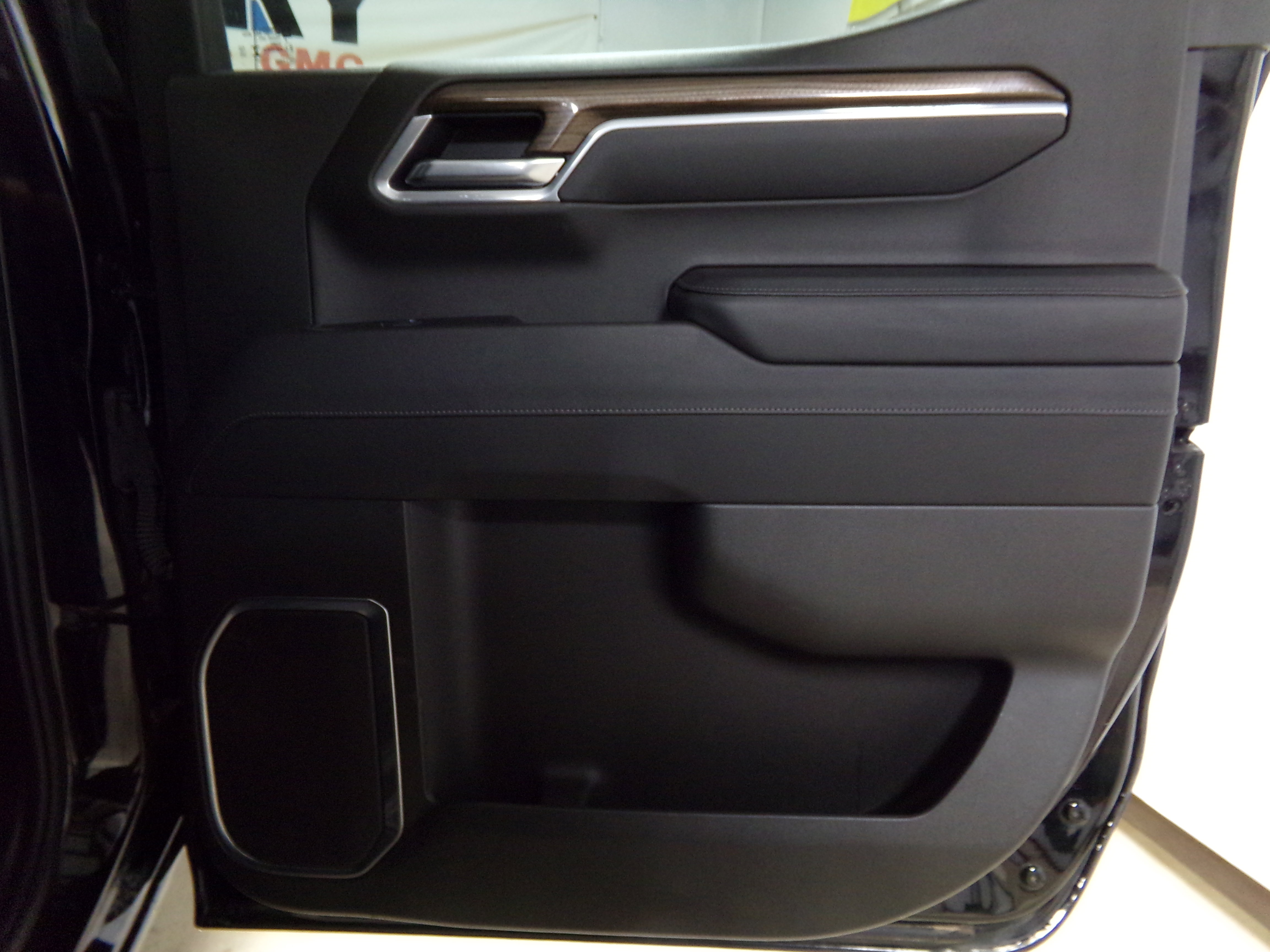 2025 Chevrolet Silverado 1500 LT photo 8