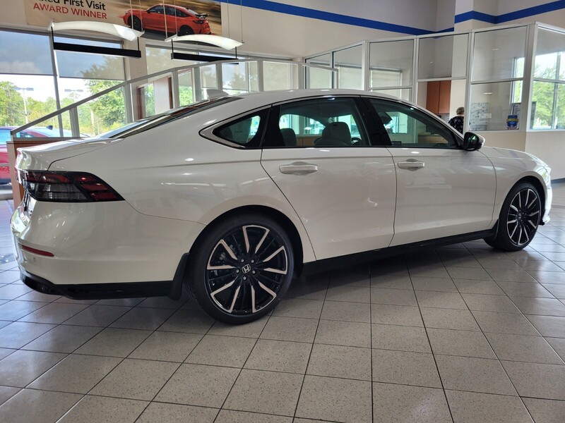 2025 Honda Accord Hybrid Touring photo 4