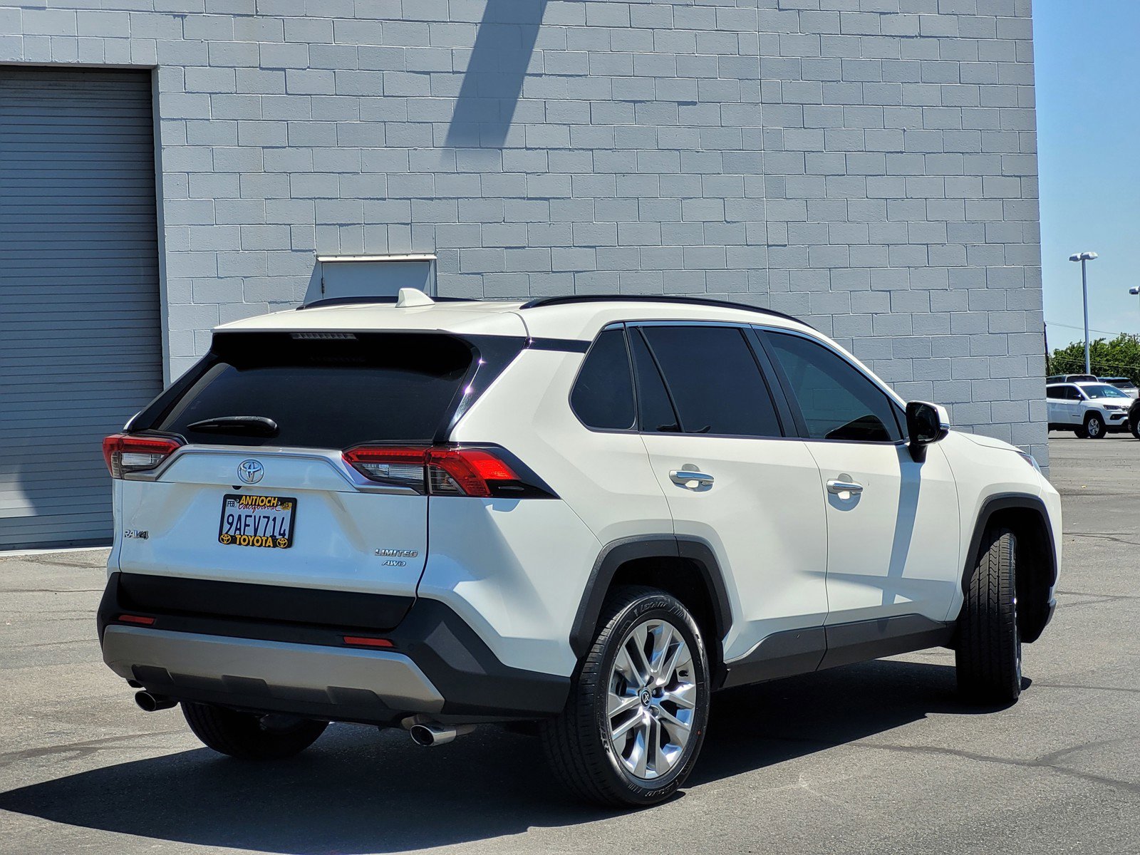 2022 Toyota RAV4 Limited photo 4