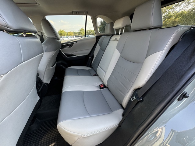 2020 Toyota RAV4 XLE Premium photo 25