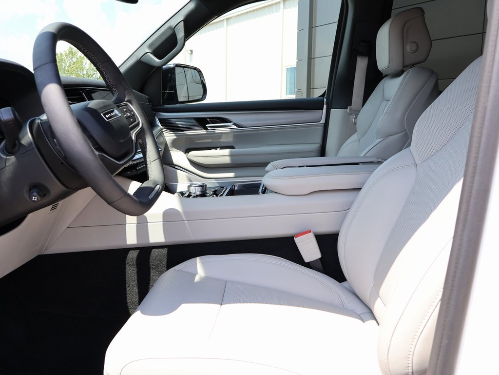 2025 Jeep Wagoneer L Series III photo 23