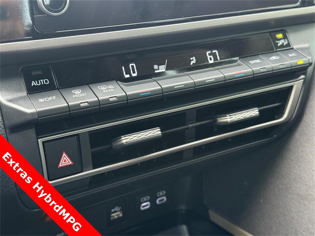 2025 Toyota Camry LE photo 26