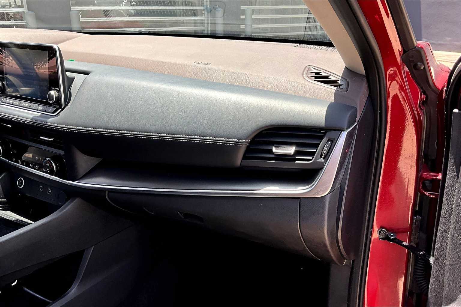 2023 Nissan Rogue SV photo 11