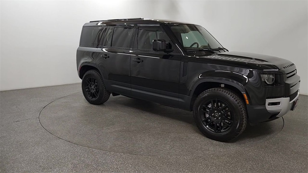 2025 Land Rover Defender 110 S photo 2