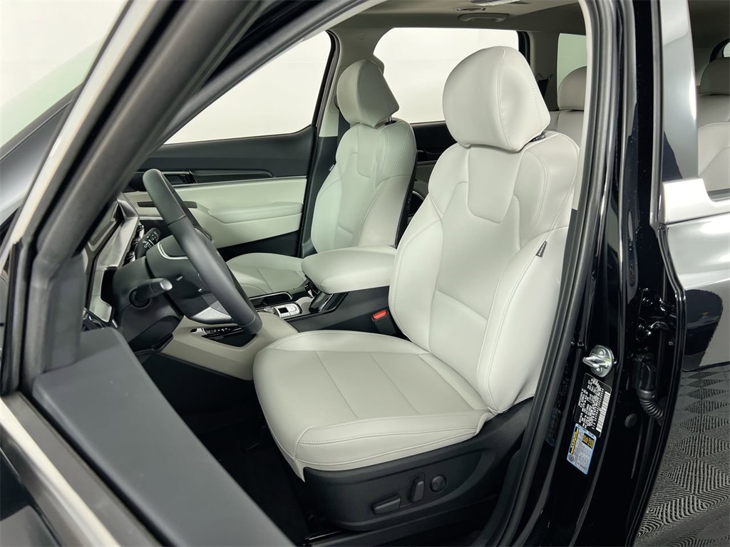 2025 Kia Telluride S photo 9