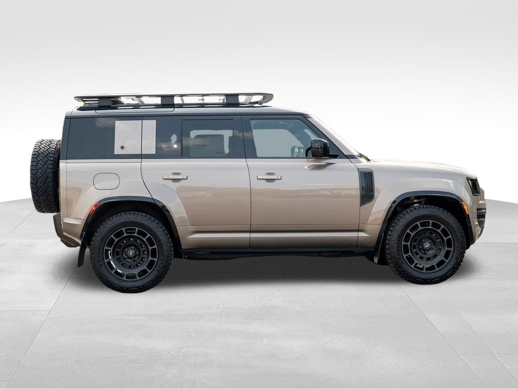 2025 Land Rover Defender 110 V8 photo 8