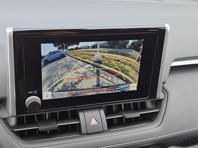 2024 Toyota RAV4 XLE photo 11