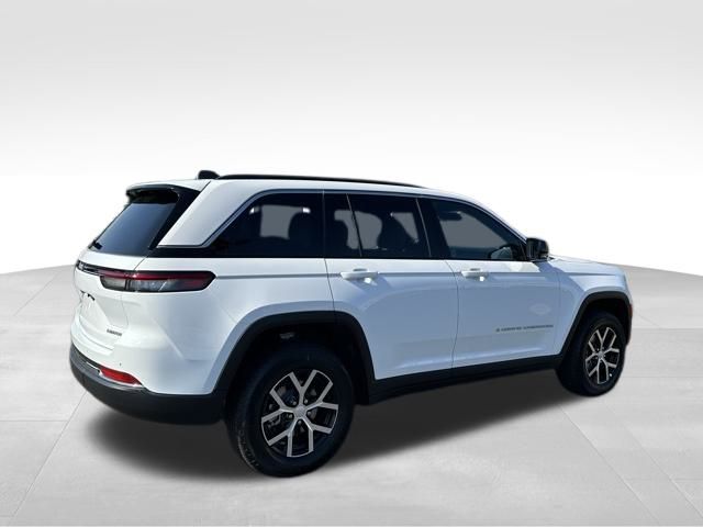 2025 Jeep Grand Cherokee Limited photo 3