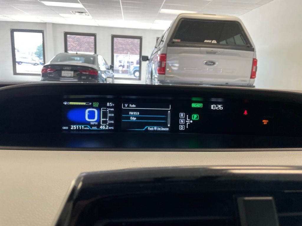 2016 Toyota Prius Three photo 17
