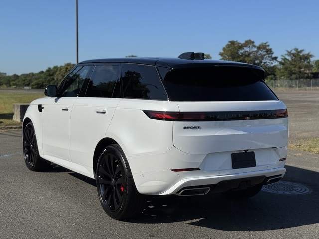 2025 Land Rover Range Rover Sport SE photo 3