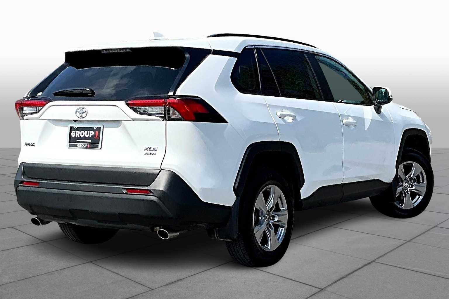 2025 Toyota RAV4 XLE photo 11