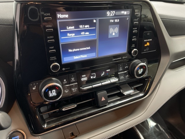 2022 Toyota Highlander XLE photo 30