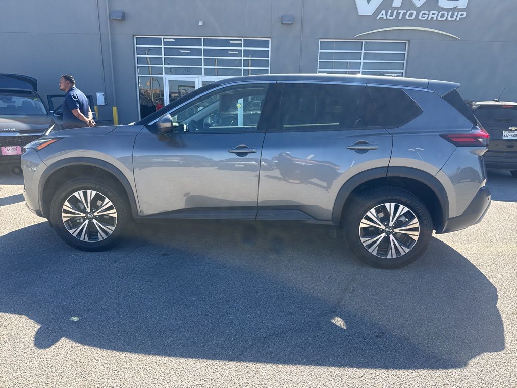 2021 Nissan Rogue SV photo 4
