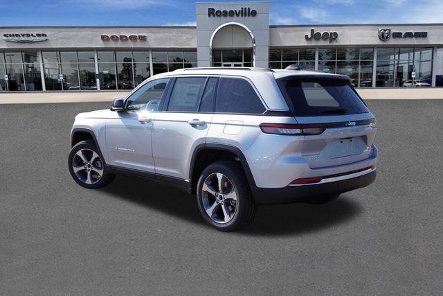 2025 Jeep Grand Cherokee Limited photo 4