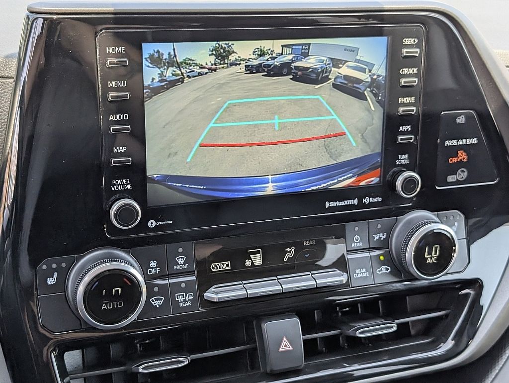 2022 Toyota Highlander XLE photo 29