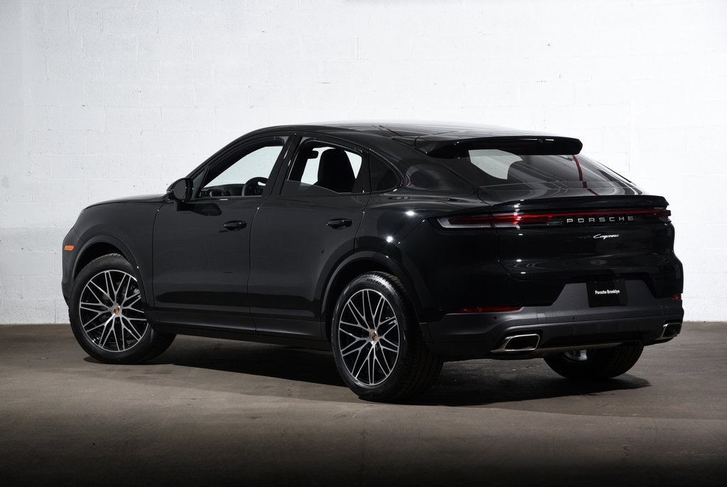 2025 Porsche Cayenne photo 3