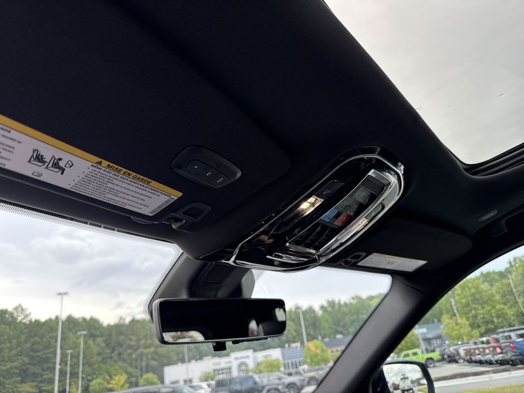 2023 Jeep Grand Cherokee Summit photo 23