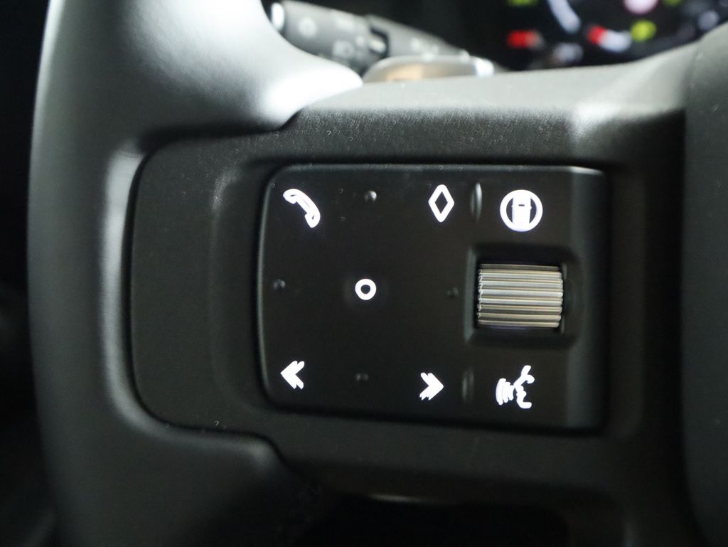 2025 Land Rover Defender 130 V8 photo 11