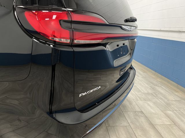 2025 Chrysler Pacifica photo 30