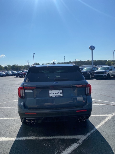 2025 Ford Explorer ST photo 9