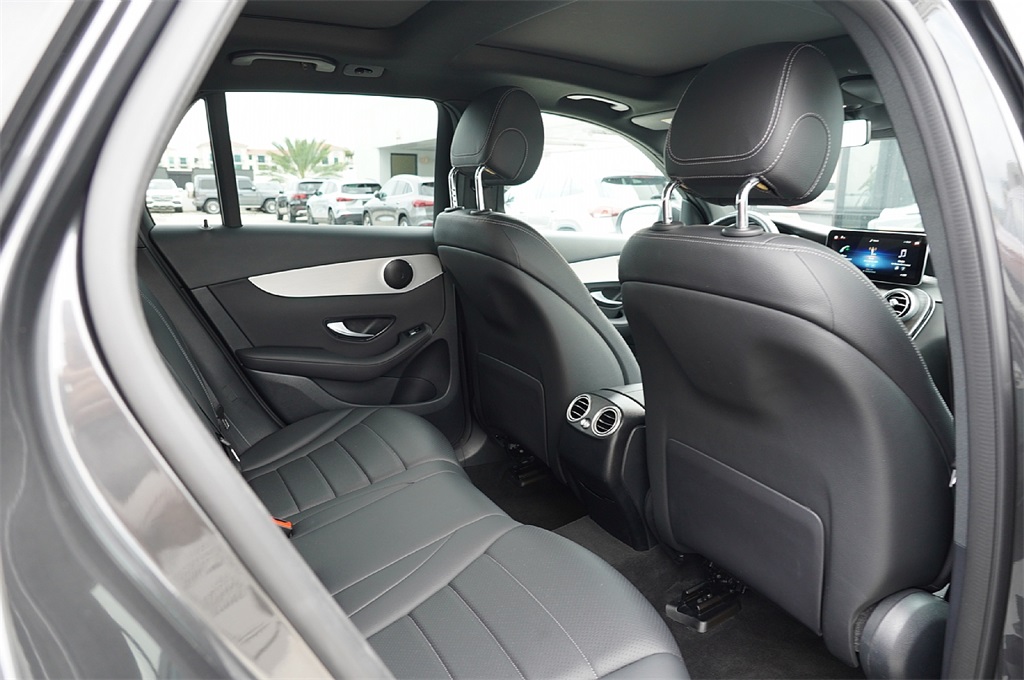 2022 Mercedes Benz GLC 300 photo 13