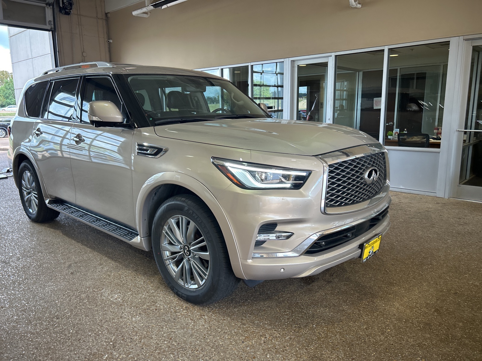 2021 Infiniti QX80 Luxe photo 27