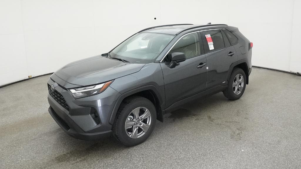 2025 Toyota RAV4 LE's photo