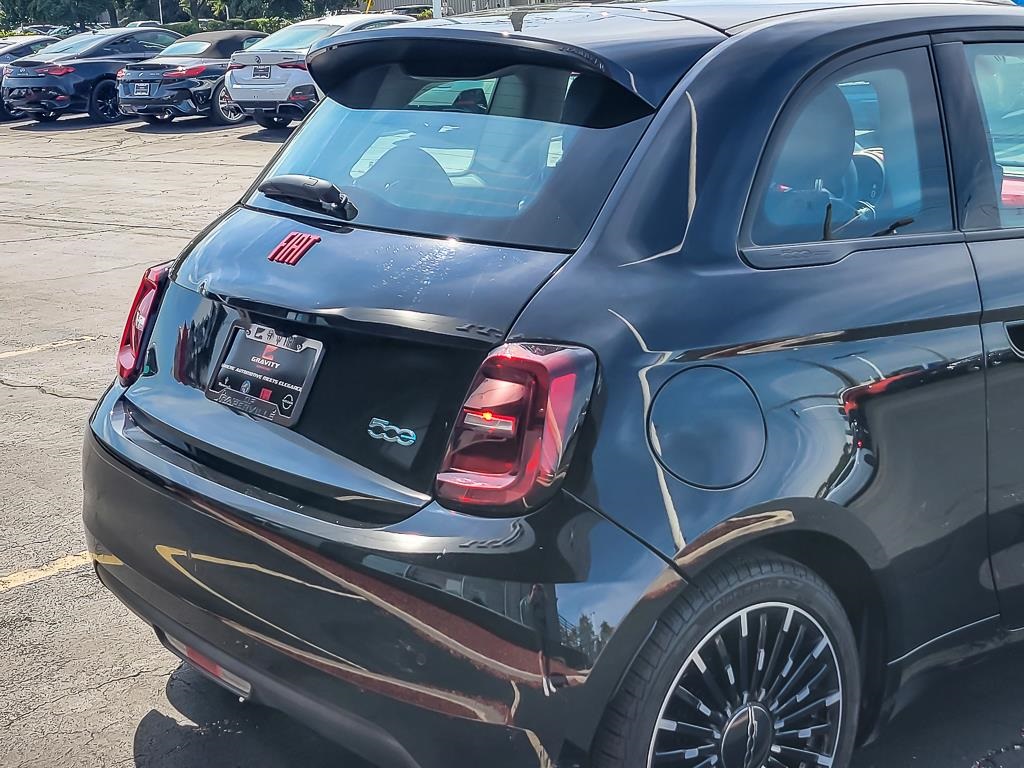 2024 Fiat 500e Red photo 6