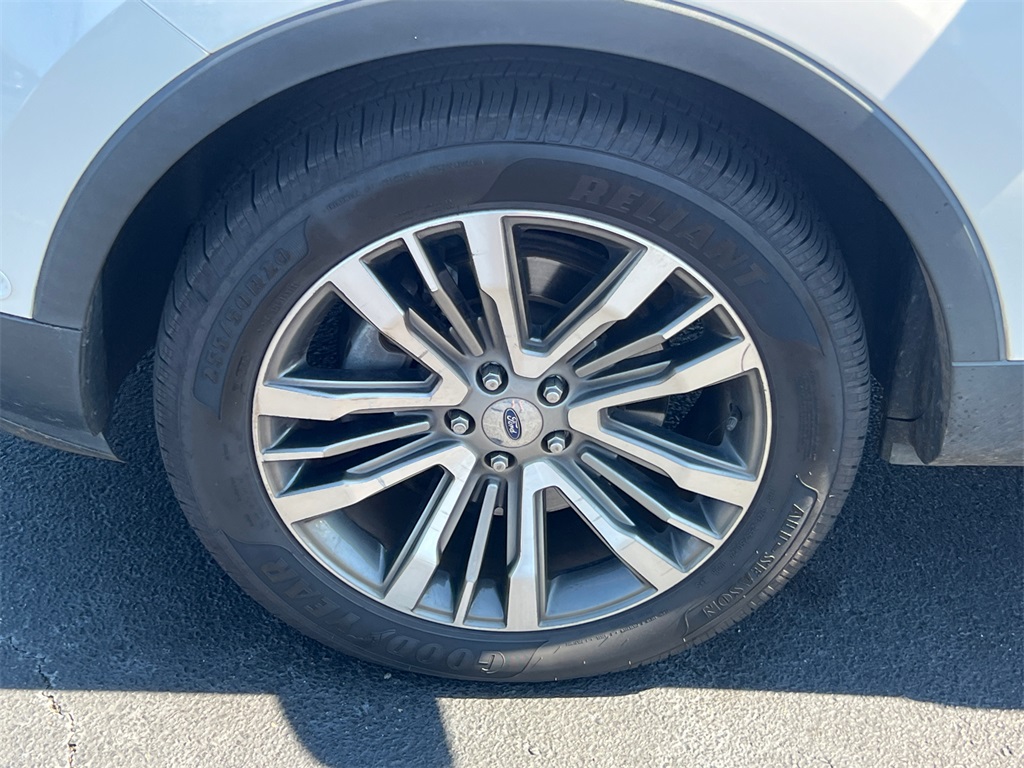 2017 Ford Explorer Platinum photo 10