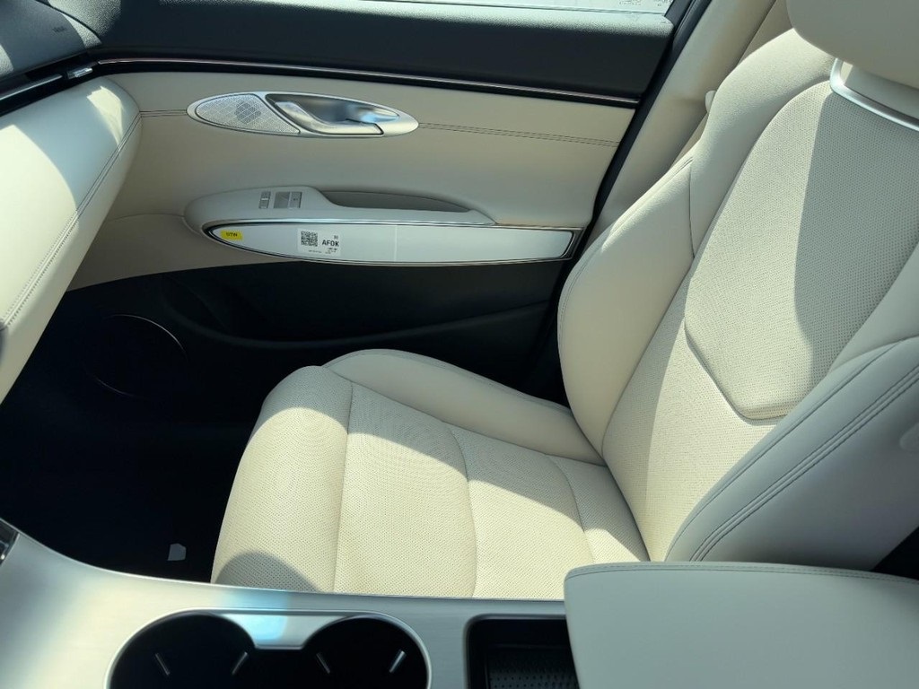 2026 Genesis GV70 2.5T Select photo 9