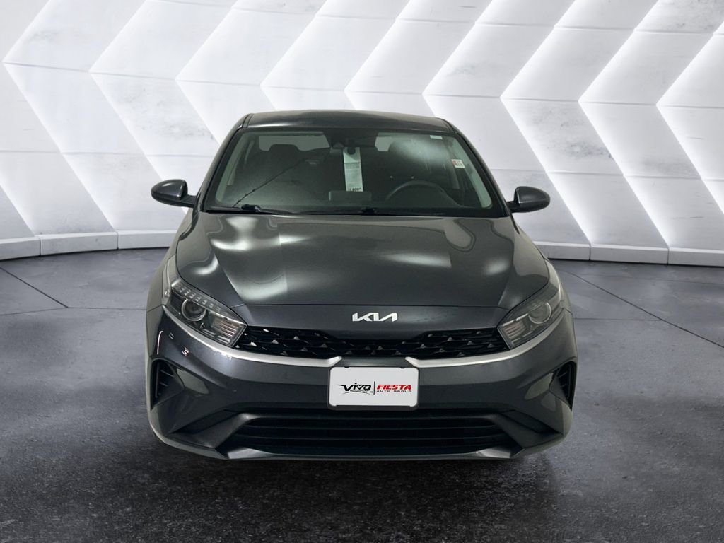 2023 Kia Forte LXS photo 2