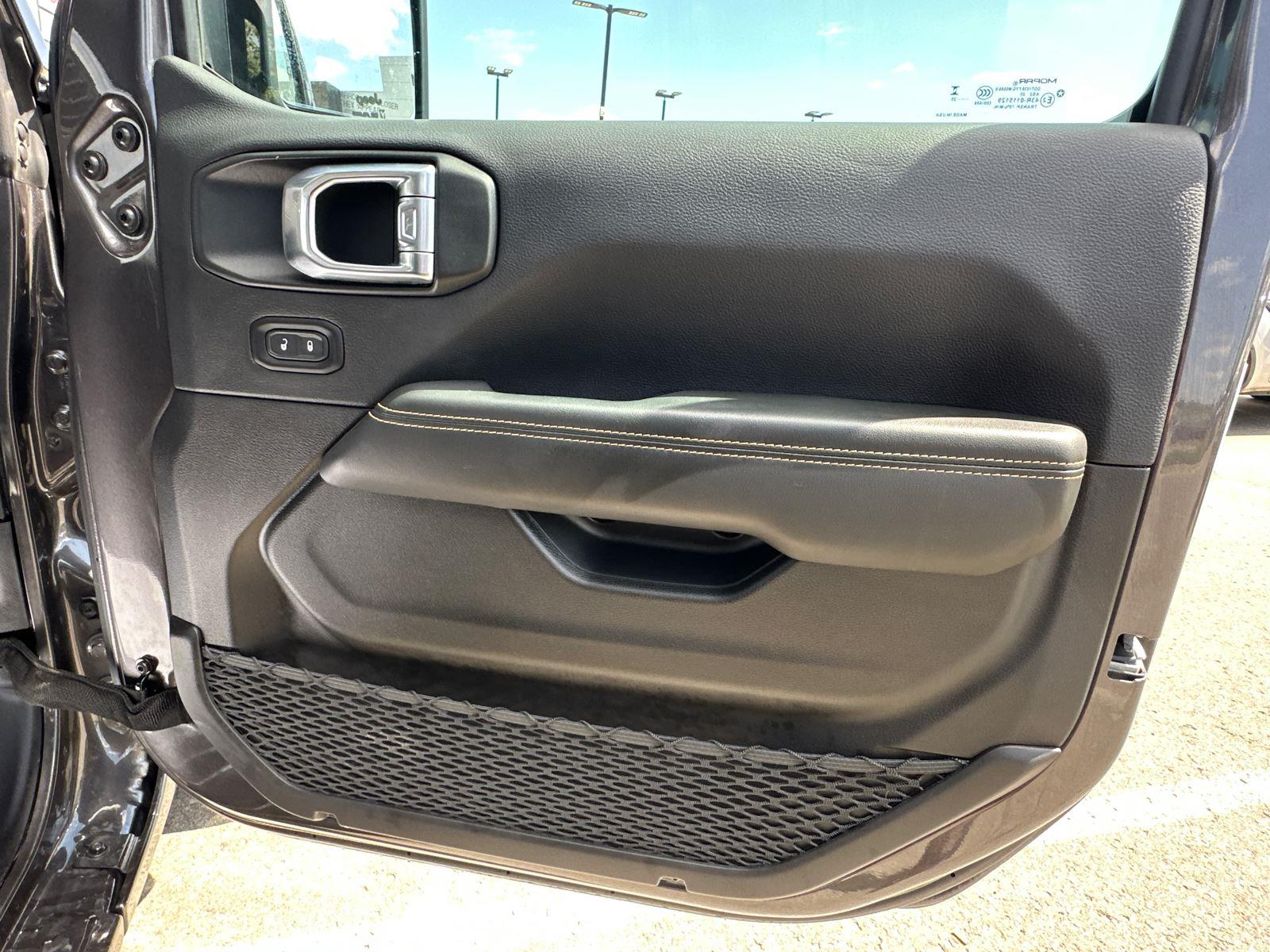 2025 Jeep Wrangler Sahara photo 30