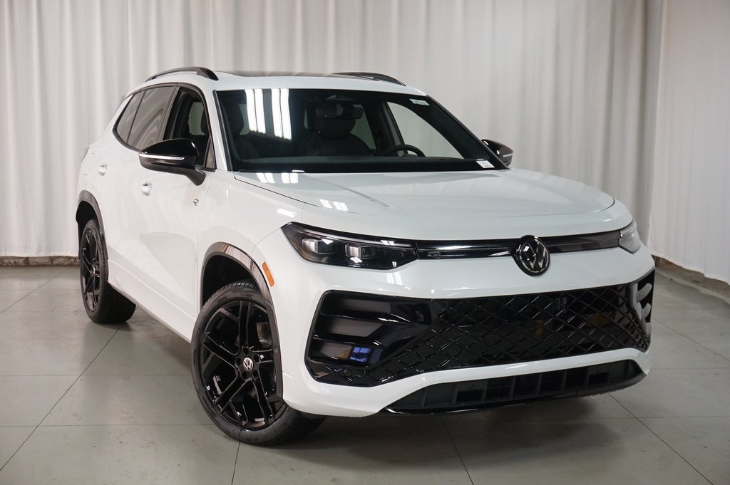 2025 Volkswagen Tiguan SE R-Line Black photo 2