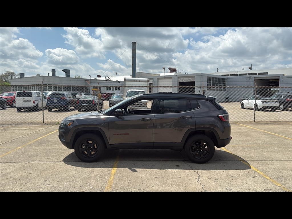 2023 Jeep Compass Trailhawk photo 2