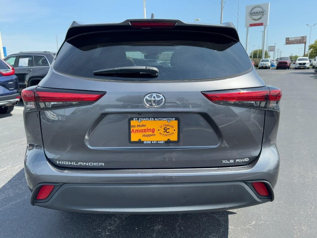 2021 Toyota Highlander XLE photo 4