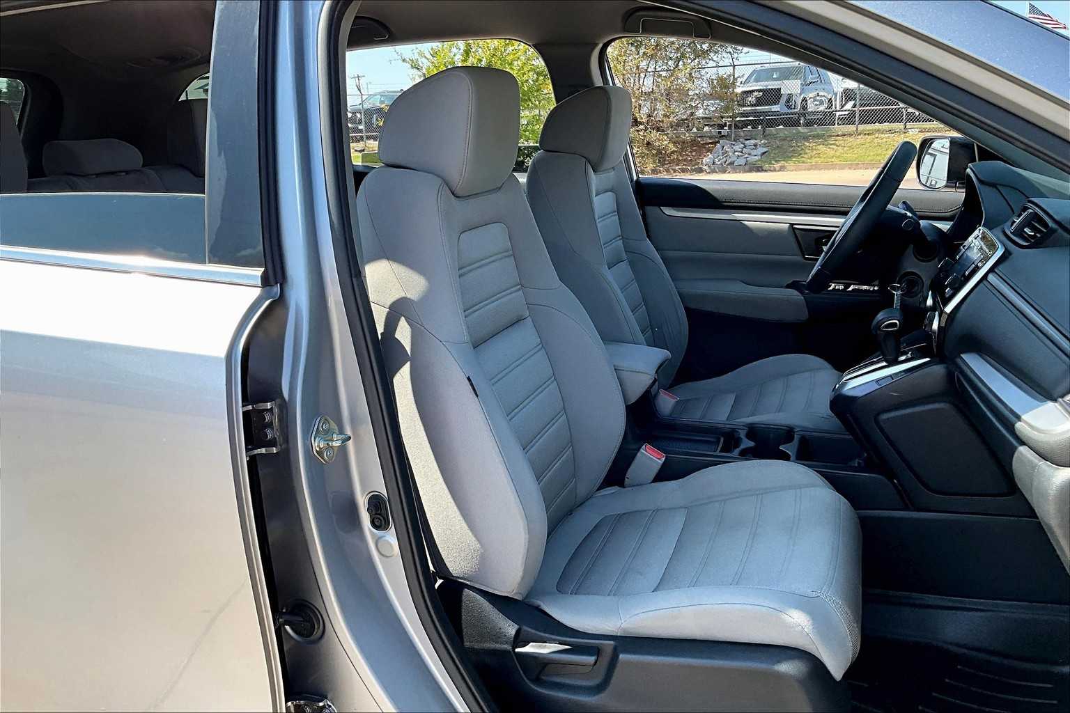 2017 Honda CR-V LX photo 8