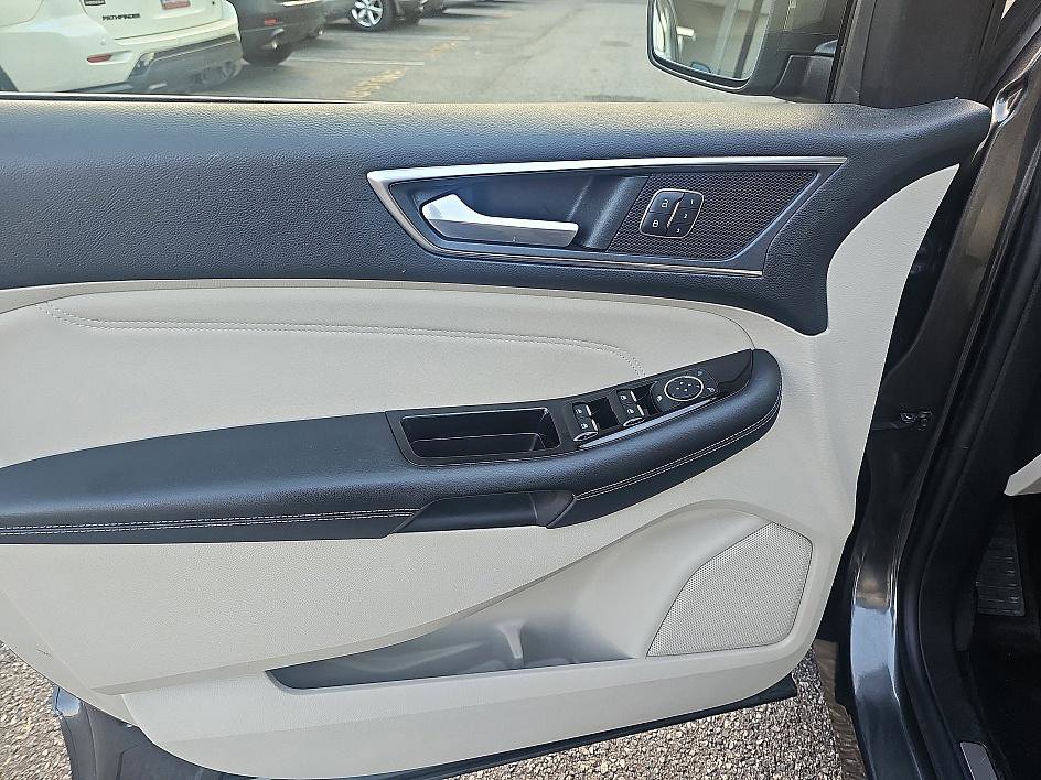 2017 Ford Edge Titanium photo 11