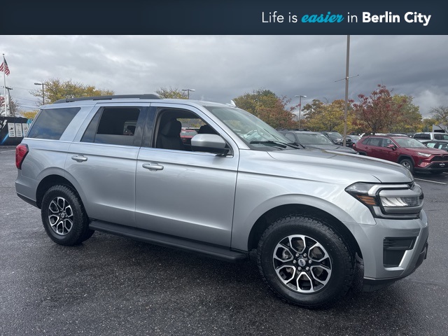 2022 Ford Expedition XLT's photo