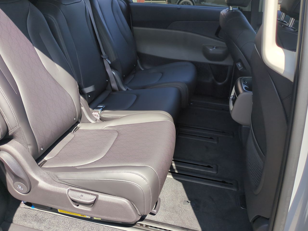 2026 Kia Carnival EX photo 21
