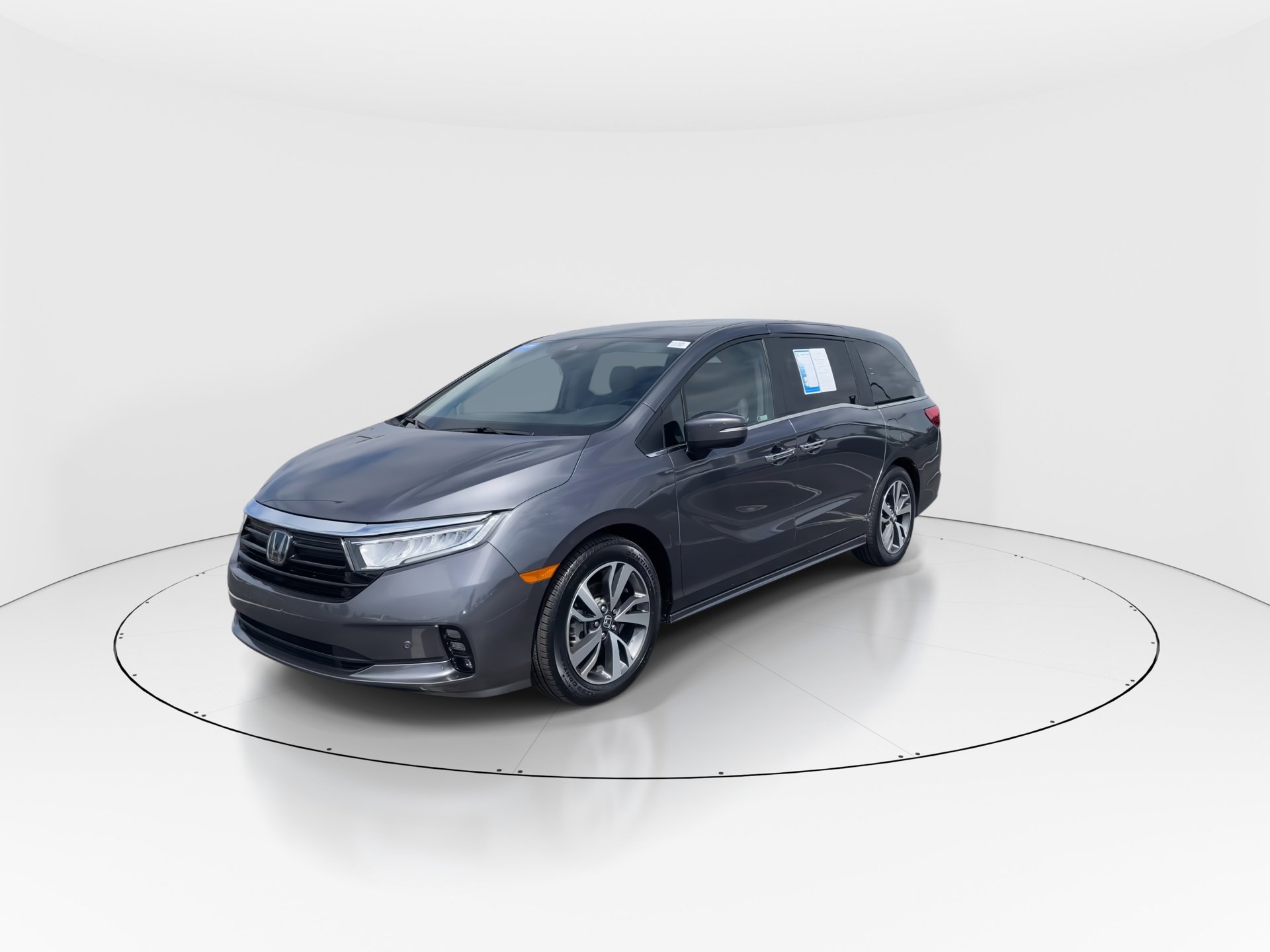 2024 Honda Odyssey Touring photo 3