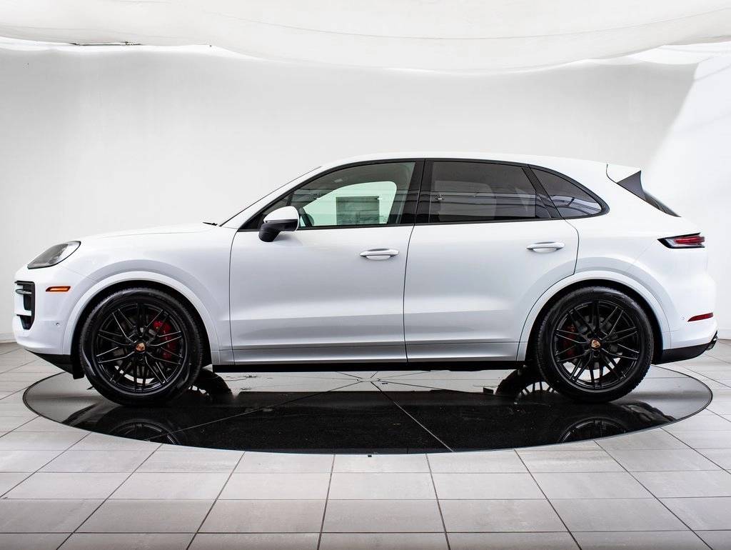 2025 Porsche Cayenne S photo 2